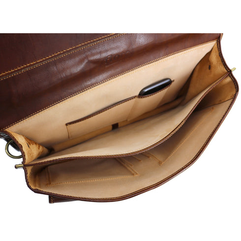 The Floto Piazza leather messenger bag is a men's casual bag that is handcrafted in Italy. This is the Piazza Messenger in Vecchio Brown  2